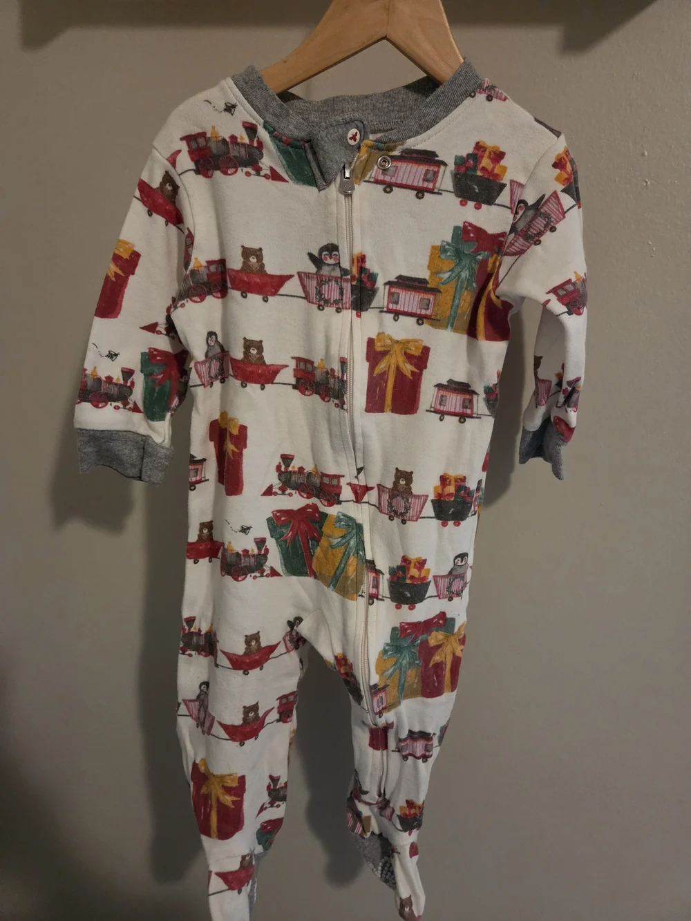Burt's Bees Baby 6-9M Sleepsuit Holiday Train